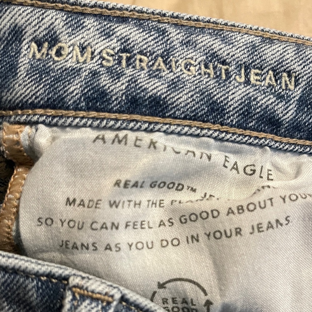 American Eagle Jeans Womens 6 Blue Mom Straight Jean Light Wash Minimal Normcore - Picture 7 of 11